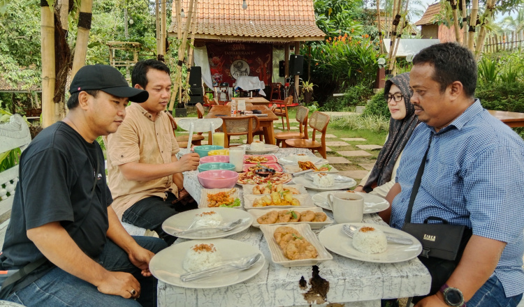 Cafe Keluarga: Santap Kopi di Jantung Cilacap yang Menghangatkan